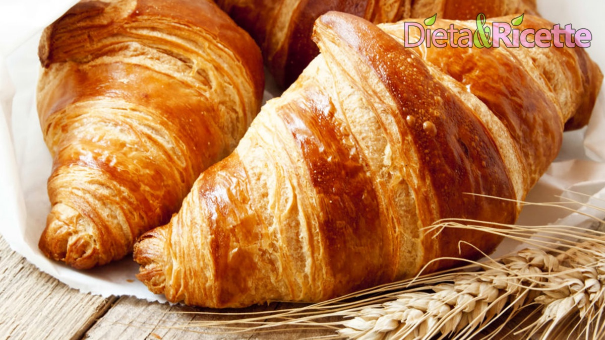 Cornetti dolci fatti in casa, come al bar: Come Fare i croissant