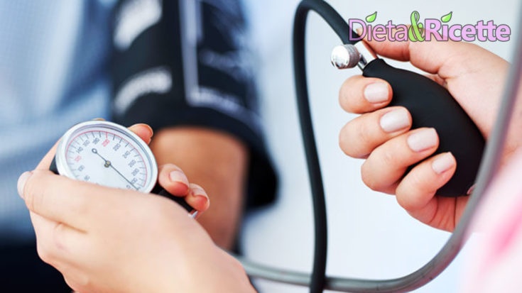 misurazione della pressione: alimenti che abbassano la pressione - dieta per ipertensione