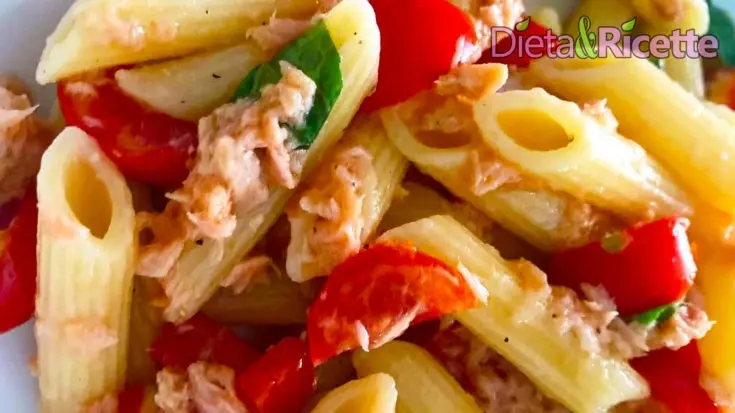 Pasta fredda con tonno e pomodorini: Ricetta insalata estiva veloce da fare