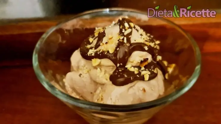 Gelato panna e Nutella fatto in casa Ricetta senza latte, solo 2 ingredienti
