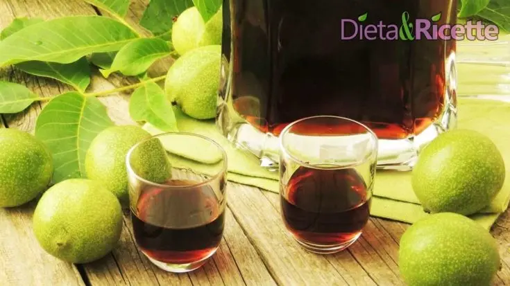 Nocino fatto in casa: la ricetta originale dei frati con noci di San Giovanni