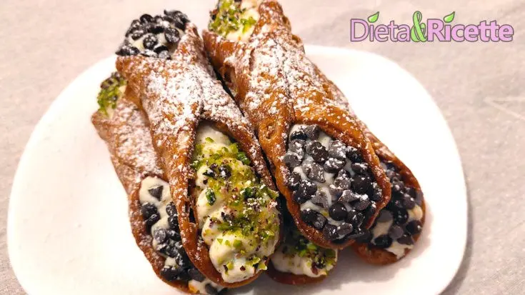 Cannoli siciliani la Ricetta originale di scorza con le bolle e crema di ricotta