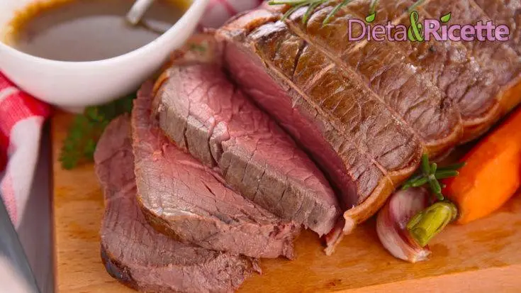 Arrosto di vitello al forno tenero e succoso con salsa cremosa