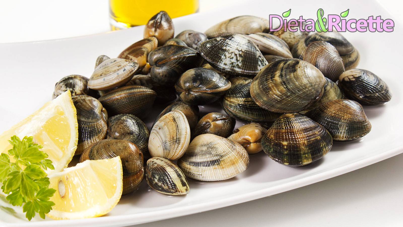 piatto di vongole veraci con limone