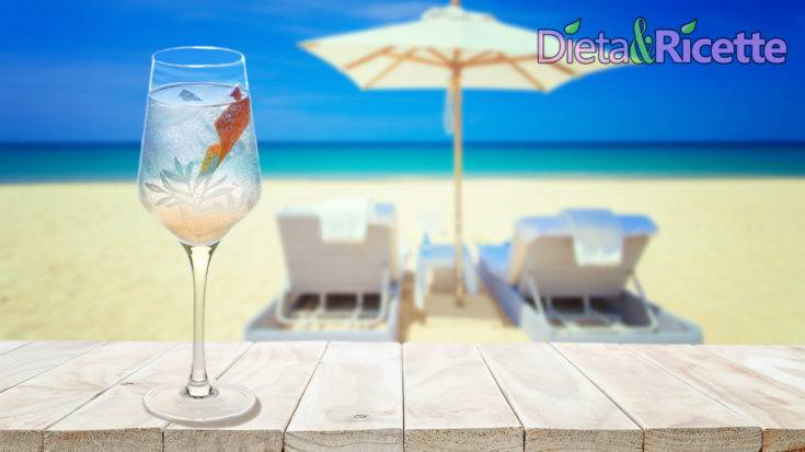 Gin mare cocktail tonico con arance, ricetta mediterranea