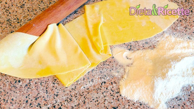 pasta fresca all'uovo fatta in casa con ricetta tradizionale